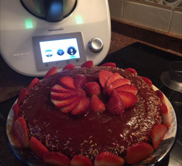 PASTEL DE CALABAZA AL CACAO CON COBERTURA DE FRESA