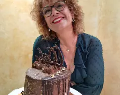 Step <p>Coja papel de horno o acetato vaya haciendo círculos superpuestos ,deje enfriar y utilice al gusto.</p> illustration