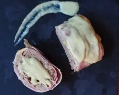 Step <p><span style="font-weight: normal;">Añadimos al vaso la nata y la pimienta 1 min/100ºC/vel 1. Después trituramos 30 seg/vel 8.</span></p><p><span style="font-weight: 400;">Retiramos</span><span style="font-weight: normal;"> el film del rollo de carne y servimos acompañado de la salsa. </span></p><p><span style="font-weight: normal;">Puedes ver </span><span style="font-weight: 400;">más</span><span style="font-weight: normal;"> arriba las </span>SUGERENCIAS<span style="font-weight: normal;"> que te propongo.</span></p> illustration