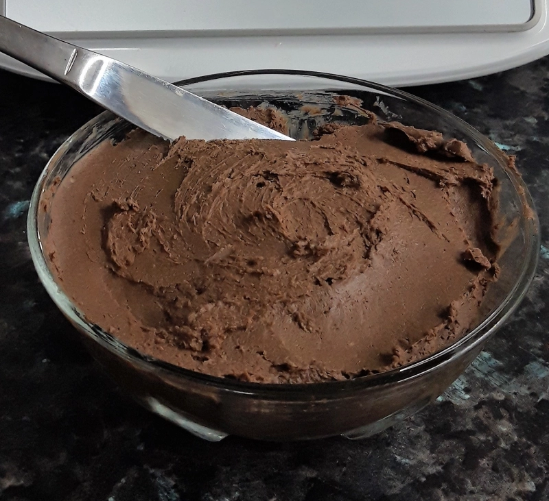 CREMA DE AVELLANAS, CHOCOLATE NEGRO Y DATILES