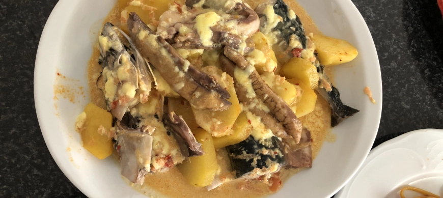 Caballa con patatas y alioli