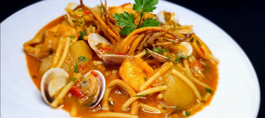 FIDEOS GORDOS CON LANGOSTINOS Y ALMEJAS.