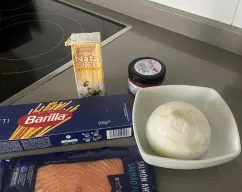 Step <p>Poner la cebolla y triturar 2 seg/vel.5.</p><p>Añadir la mantequilla y los dos clavos.</p><p>Programar 8 min./varoma/vel.1.</p> illustration