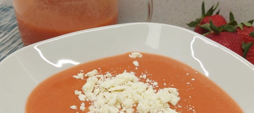 GAZPACHO DE FRESAS CON QUESO DE CABRA EN THERMOMIX