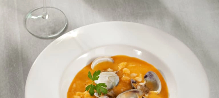 CELEBRA EL DÁA MUNDIAL DE LAS LEGUMBRES CON ESTAS RICAS FABES CON ALMEJAS.