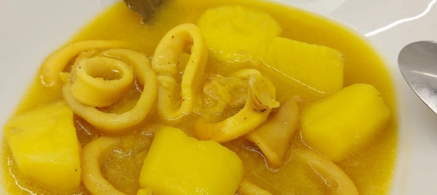 PATATAS GUISADAS CON CALAMARES