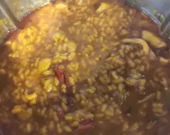 Step <p>Echar el caldo, colorante, sal y calentar 10 minutos/ 100 °/ giro izda/ vel.cuchara. Añadir el arroz y cocinar 13 minutos / 100° / giro izda / velocidad cuchara.</p><p><br></p><p><br></p><p><br></p><p><br></p> illustration