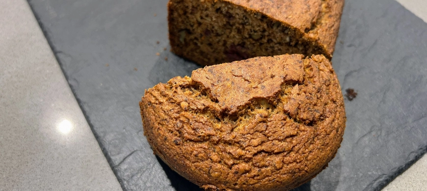 CAKE DE DÁTILES, MANZANA Y NBUECES SIN GLUTEN