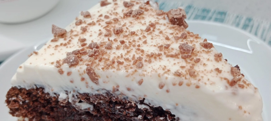 TARTA DE BIZCOCHO NEGRO