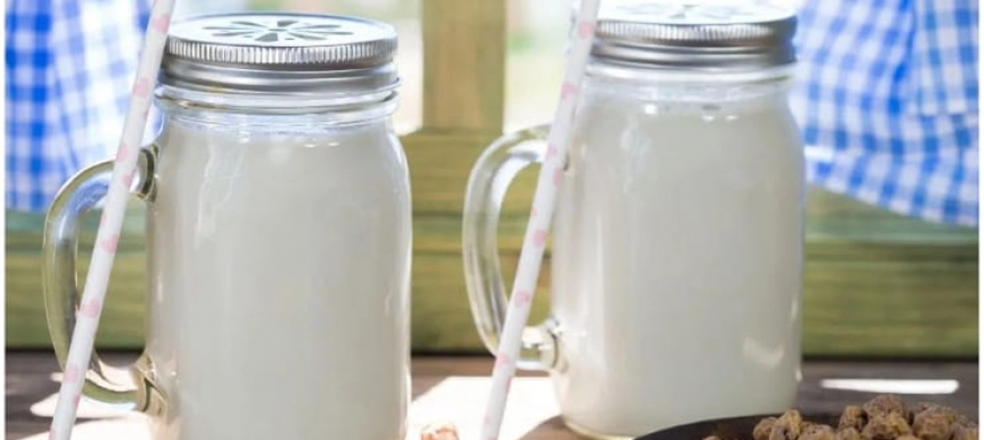 PREPARANDO HORCHATA CASERA CON THERMOMIX, PREPARANDONOS PARA EL DÁA DE LA COMINIDAD VALENCIANA.