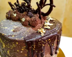 Step <p>PARA EL BIZCOCHO</p><p>Ponemos en el vaso la mariposa e introducimos los 3 huevos batiendo 5 minutos velocidad 3,5.</p><p>Añada el azúcar y bata 1 minuto velocidad 3.</p> illustration