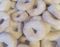 Step <p>Poner en el vaso el azúcar, el vino y el aceite. Programamos 10 segundos, velocidad 6.</p><p><br></p> illustration