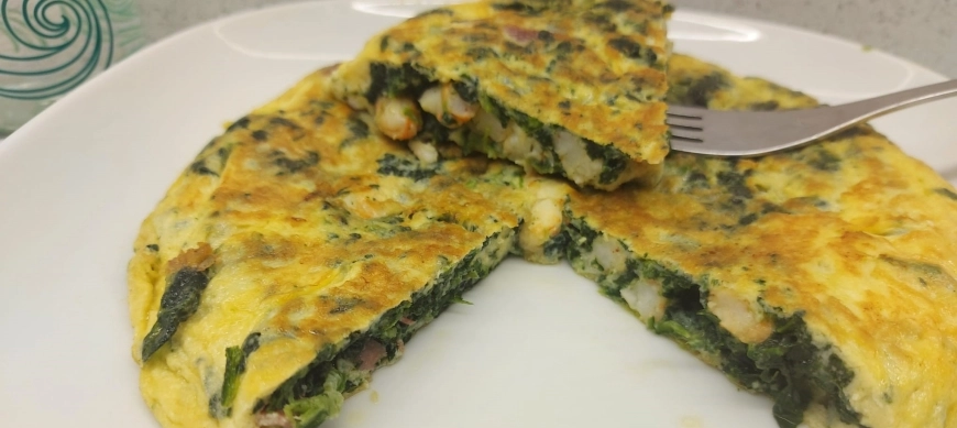 TORTILLA DE ESPINACAS,JAMÓN Y GAMBAS