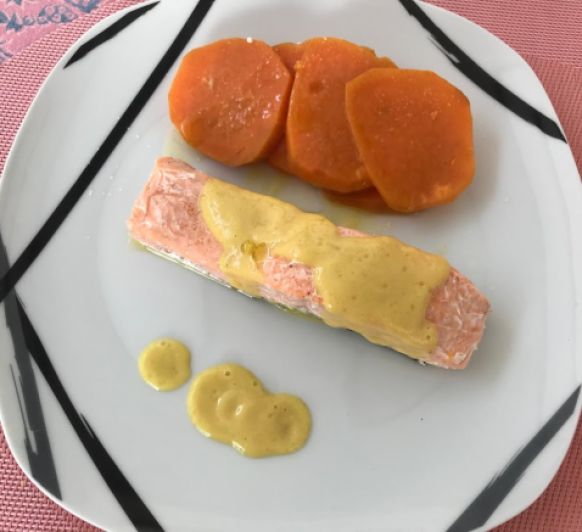 Salmón con salsa de mango y boniato