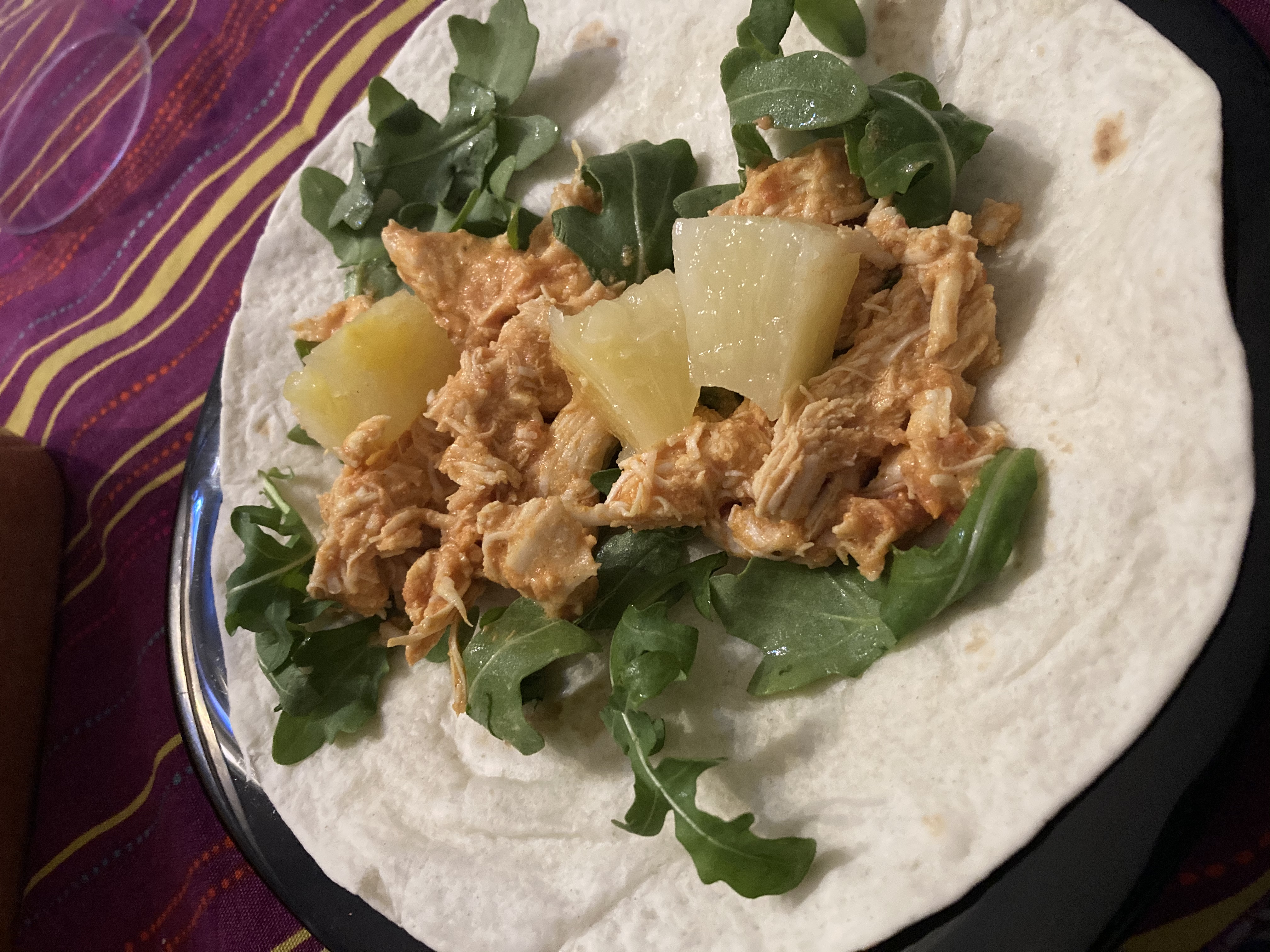 TORTILLAS INTEGRALES CON POLLO AL CURRY,RUCULA Y PIÑA Carnes y aves