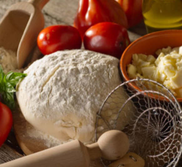 Pizza de queso provolone con cebolla.