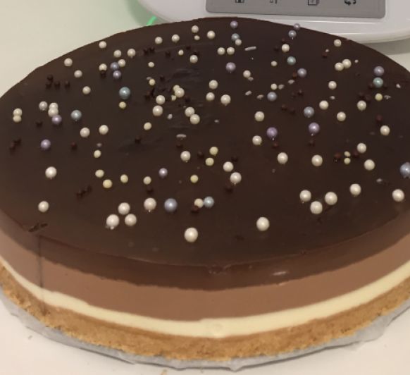 Tarta a los tres chocolates