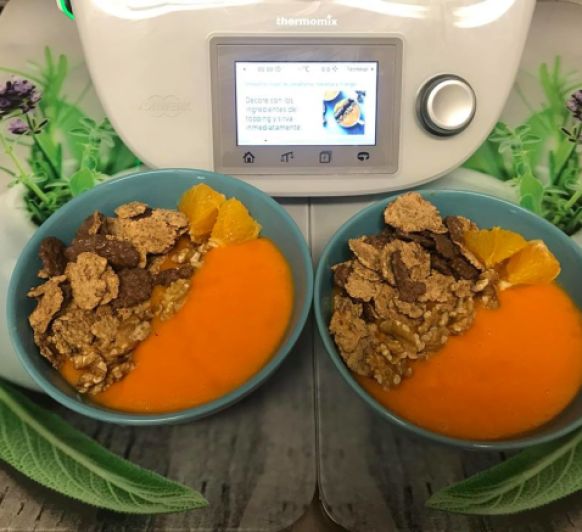 smoothie bowl de zanahoria ,naranja y mango
