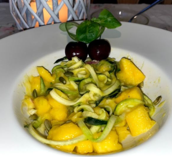 Ensalada de calabacín y mango