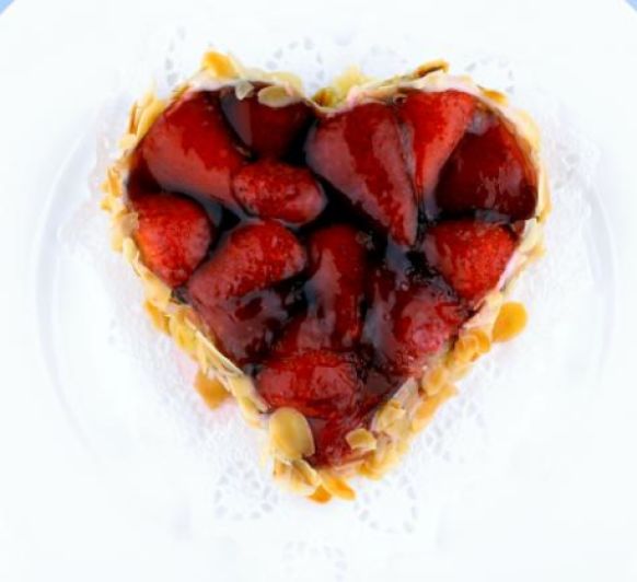 Tarta de corazón de hojaldre de san Valentín