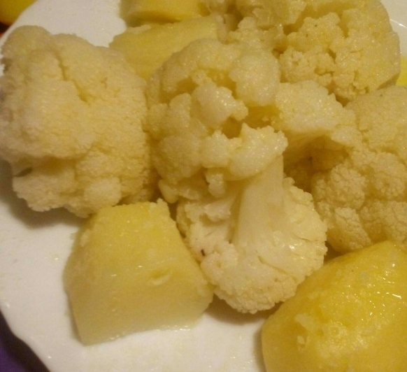 COLIFLOR CON PATATAS AL VAPOR EN VAROMA