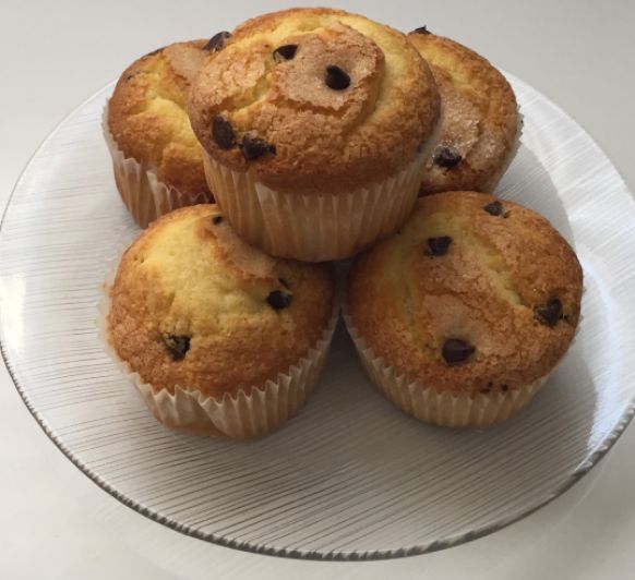 MAGDALENAS DE MANTEQUILLA CON PEPITAS DE CHOCOLATE