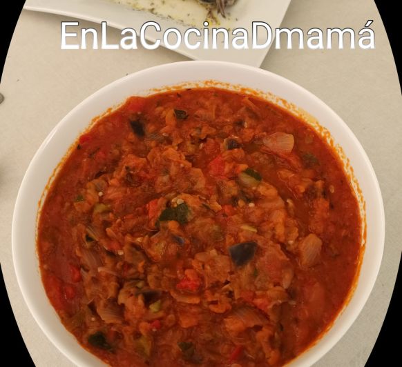 Menú saludable sin gluten de Caballa con pisto de calabacín y berenjena